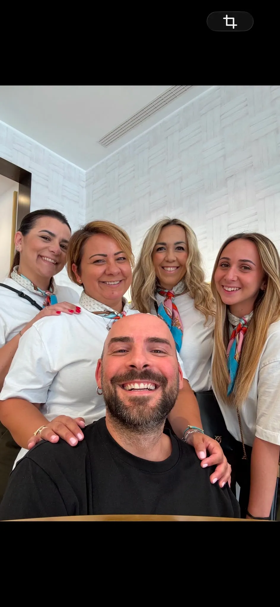 Auguri al Presidente da un team PINKO