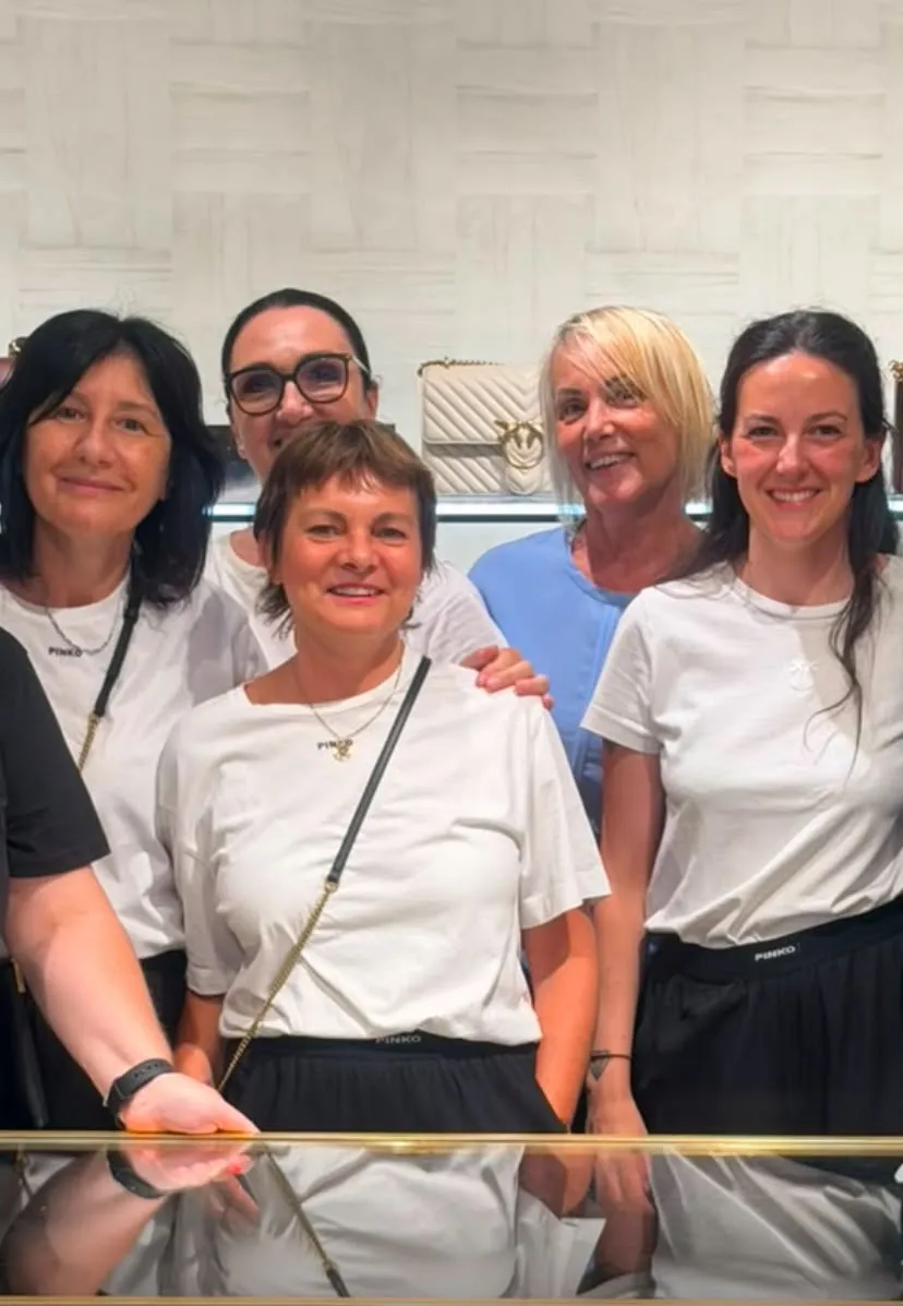 Auguri al Presidente da un team PINKO
