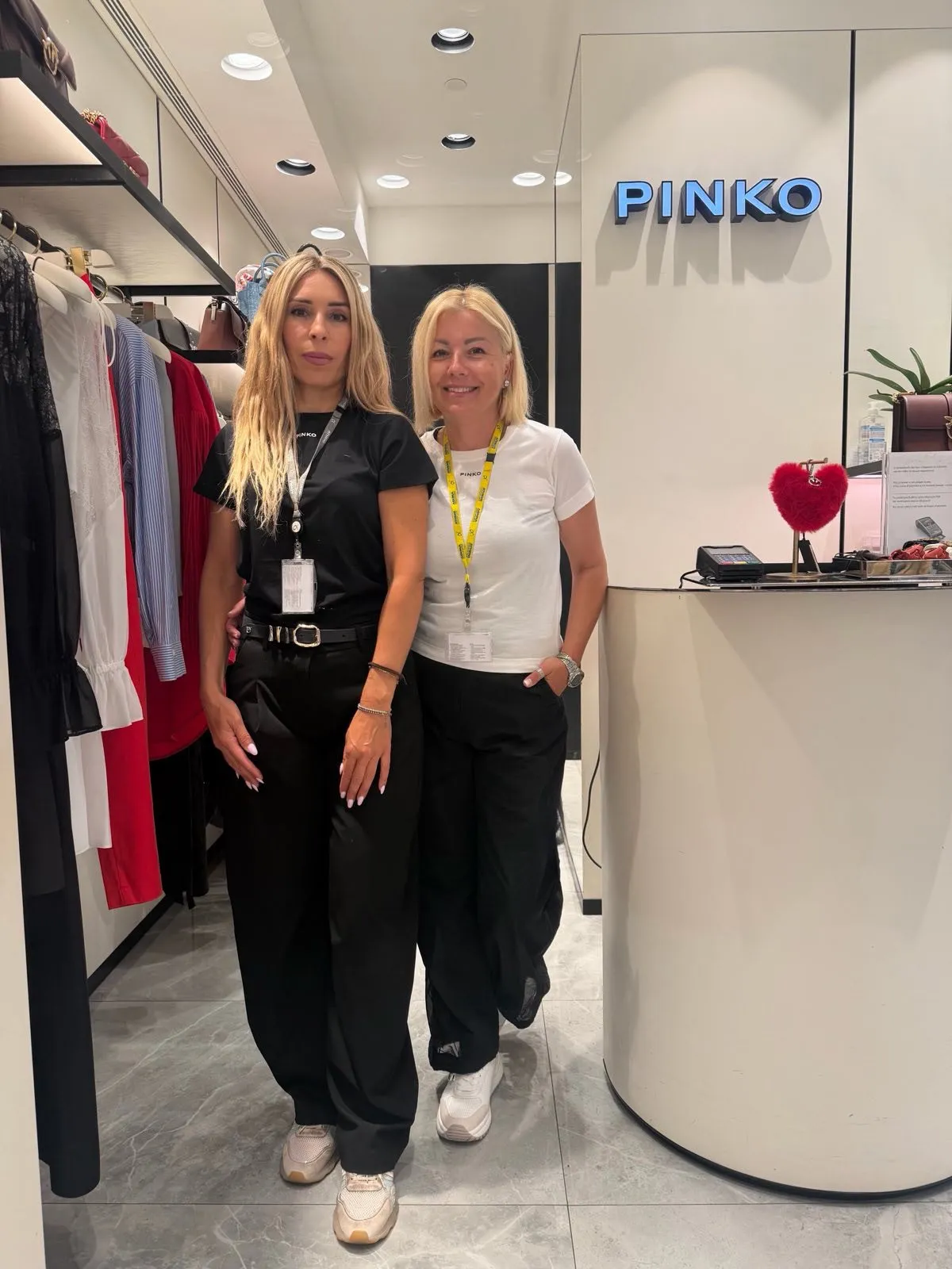 Auguri al Presidente da un team PINKO