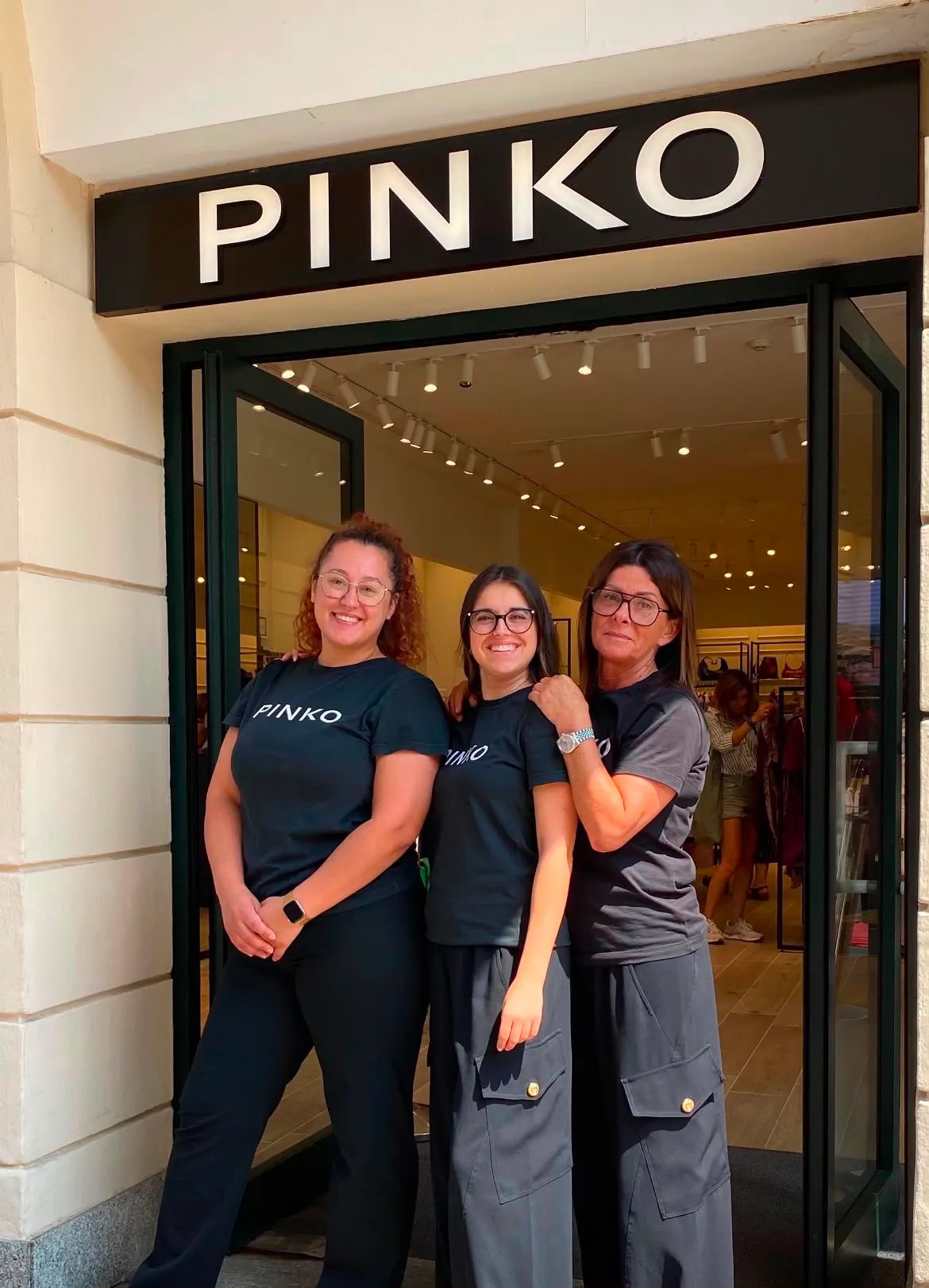 Auguri al Presidente da un team PINKO