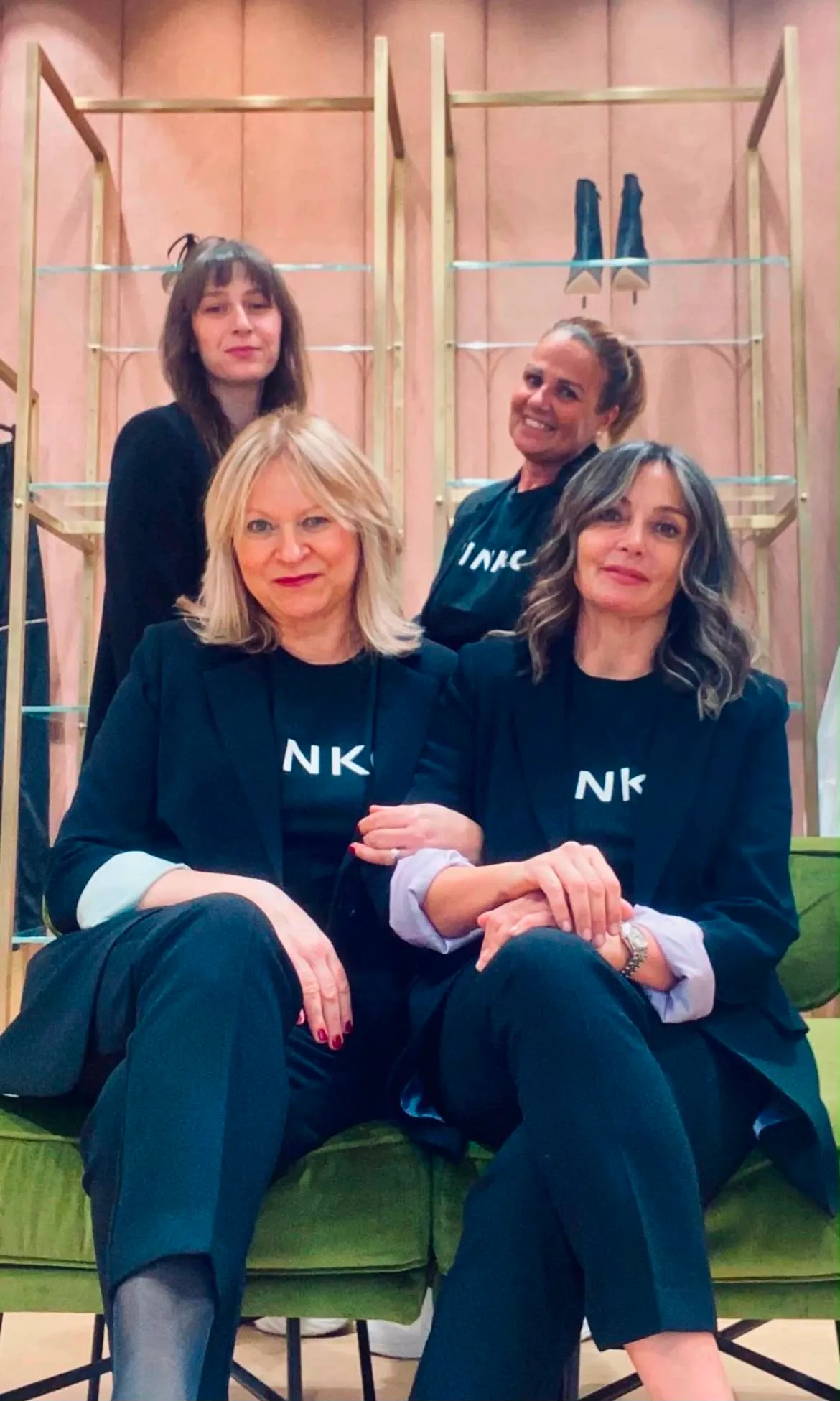 Auguri al Presidente da un team PINKO