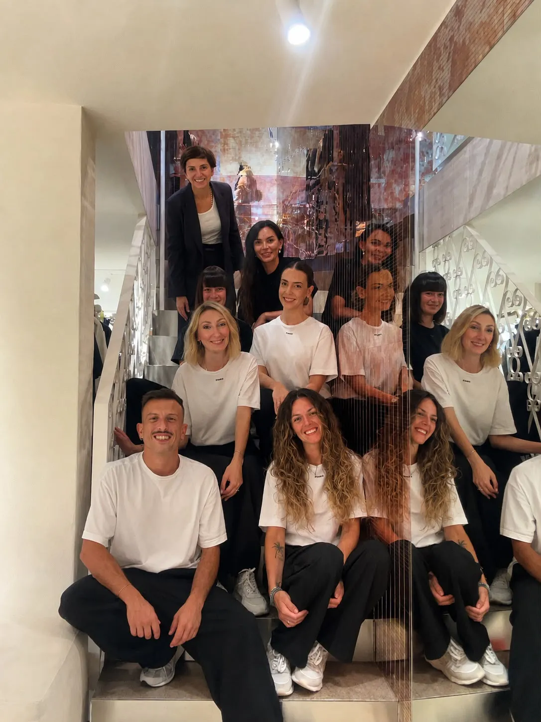 Auguri al Presidente da un team PINKO