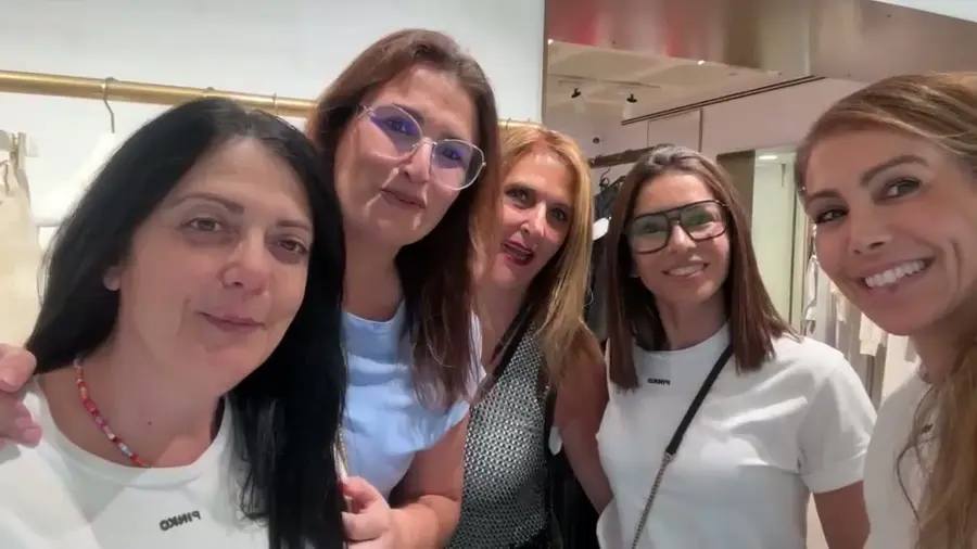 Auguri al Presidente da un team PINKO